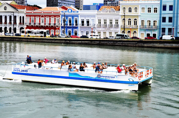 Conheça o Recife Antigo nos passeios de catamarã: Pontos turísticos, curiosidades e novas descobertas