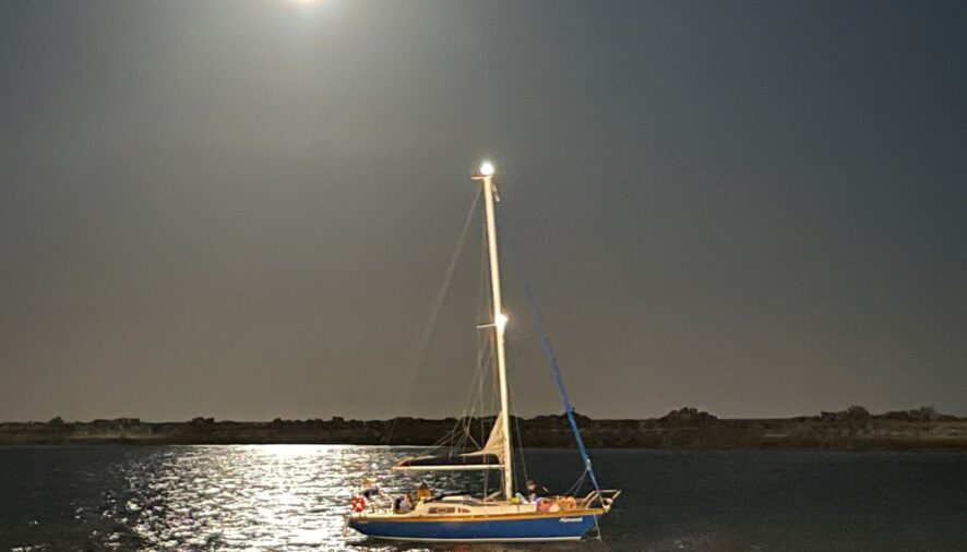 Faça um  passeio de barco a vela e ainda curta o mais bonito “sunset” do Recife!
